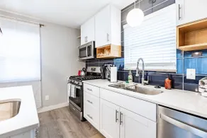 Chic, Beautifully Renovated Redford Home! - Image 4