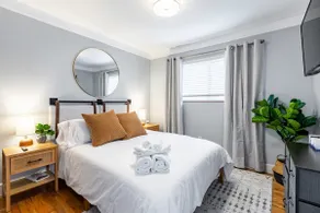 Chic, Beautifully Renovated Redford Home! - Image 5