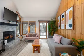 2 Bedroom Townhouse w/Soaking Tub + Rain Shower - Image 5