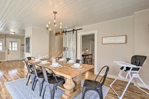 Stylish Vilas Hideaway: Hike, Ski & Explore! - Image 3