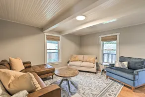 Stylish Vilas Hideaway: Hike, Ski & Explore! - Image 5