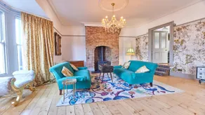 Host & Stay - Peacock House - Image 4