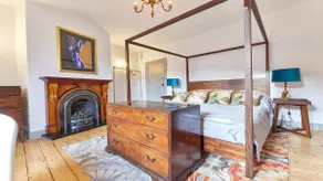 Host & Stay - Peacock House - Image 2