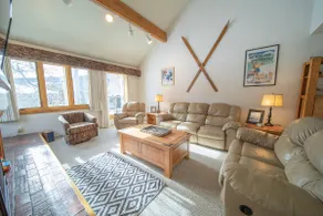Beautifully Furnished 2B/2B, On the Shuttle Route - Image 3