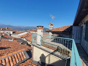 The house on the roof on Borromean Island - Image 3