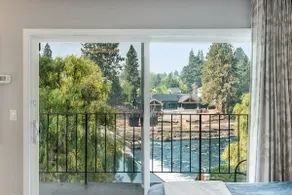 Condo near Downtown Bend - Top-floor with Rivervie - Image 5