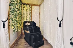 Plush sheets, Games!, Huge backyard, Massage Chair - Image 3