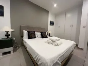 City center modern 2BR/2BA with private patio - Image 2