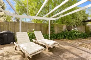Beachfront Family-Friendly Cottage Near Shops & Attractions - Image 5