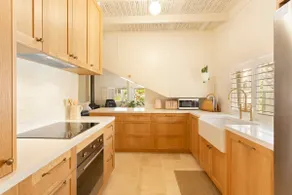 Beachfront Family-Friendly Cottage Near Shops & Attractions - Image 3