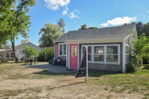 Newly Renovated Cottage on Town Cove! - Image 2
