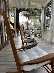 Couples Retreat, Walk to waterfront, shops and restaurants! - Image 4
