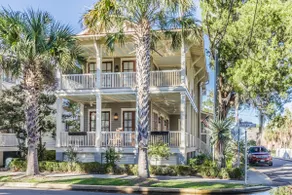 Couples Retreat, Walk to waterfront, shops and restaurants! - Image 3
