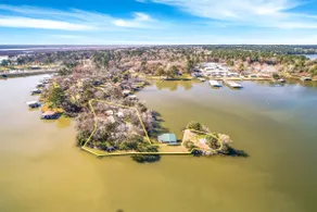 Lone Star Peninsula- Stunning Waterfront Retreat - Image 5