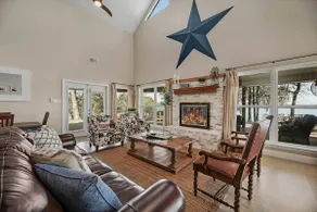 Lone Star Peninsula- Stunning Waterfront Retreat - Image 4