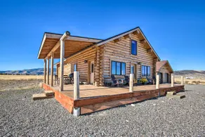 Stunning Mountain Views: Livingston Cabin w/ Deck! - Image 3