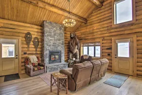Stunning Mountain Views: Livingston Cabin w/ Deck! - Image 5