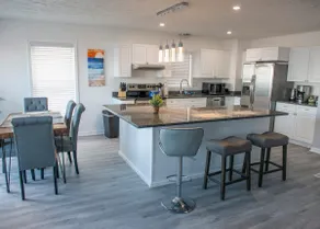 Beachfront Getaway, Dolphin Suite, 🐶 💙 - Image 4
