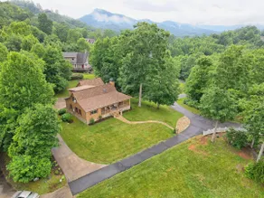 Bear’s Eye View by Chatuge Home Concierge | Lake & Mountain Views - Image 2
