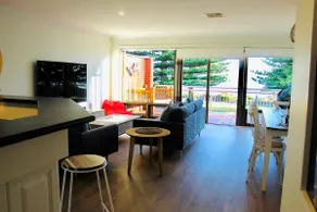 Vista Victor Harbor: 3BR Beach Apt + Ocean Views - Image 3