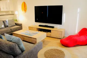 Vista Victor Harbor: 3BR Beach Apt + Ocean Views - Image 4