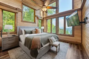 Luxe & Scenic Escape: Hot Tub ~ Breathtaking Views - Image 4