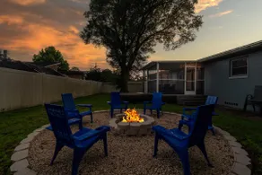 Enlivening house with spacious parking and patio - Image 4