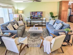 Enlivening house with spacious parking and patio - Image 2