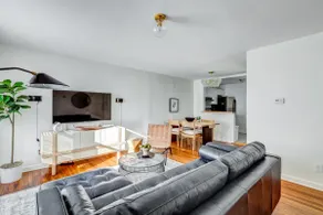 Central Location, Stylish & Comfortable - Image 4