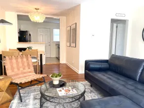Central Location, Stylish & Comfortable - Image 2