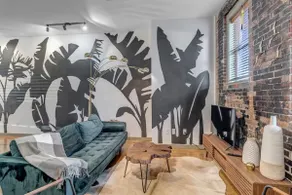 Adorable MCM Townhouse 5 Min from TIAA Bnk Fld! - Image 2