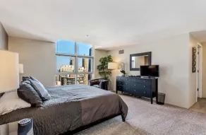 52nd Floor Penthouse with Skyline Views and Pool - Image 3