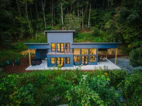 Summer Escape: Mountain Views & Secluded Space - Image 5