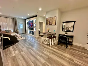 The Stylish Suite - 1BR with Free Parking - Image 3