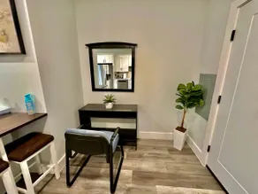 The Stylish Suite - 1BR with Free Parking - Image 2