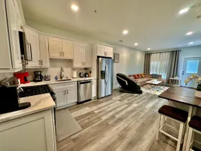 The Stylish Suite - 1BR with Free Parking - Image 4