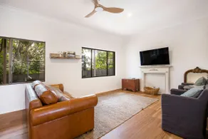Saltbush Cottage Pet Friendly 1 Min Walk to Beach - Image 4