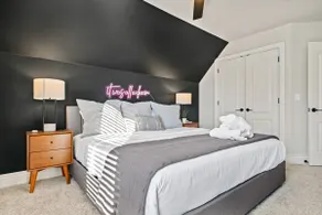 Apollo House | Luxury Retreat in Rogers. Sleeps 11 - Image 4