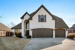 Apollo House | Luxury Retreat in Rogers. Sleeps 11 - Image 5