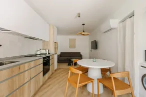 Little Oasis - Apartment with private pool - Image 3