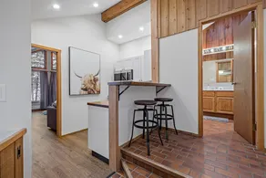 Lovely Suite with Full Kitchen, Close to Downtown! - Image 4