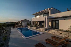 Luxury Villa Stiletta with Pool - Image 2