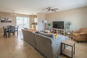 Style | Cozy 2 Bedroom Condo - Image 4