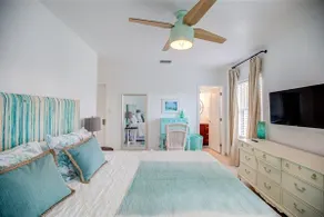 Sea Glass Beach Bungalow in Key Colony Beach! - Image 2