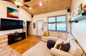 Stylish Zen Cottage at KC Memory Lane - Image 5
