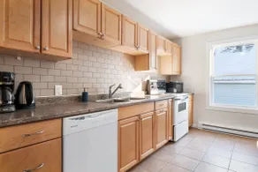 Downtown 2BDR - kitchen, Smart TV, Wifi - Image 5