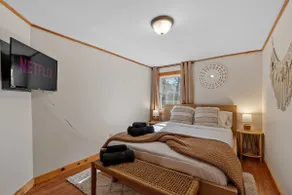 Ski,Hike,Relax Retreat W/private hot tub. - Image 4