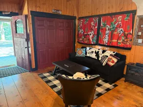 Cowgirl Cabin • 2 Queens • AC • W/D • Wi-Fi - Image 4