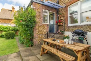 Porch House - Image 5