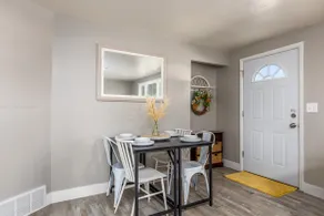Classic 2-bedroom with extra large driveway - Image 2